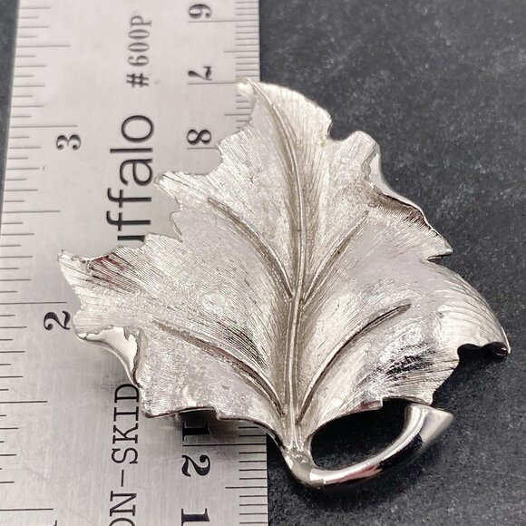 SPHINX Vintage brushed silver tone metal maple leaf brooch ~ Signed jewelry pin - Picture 2 of 9